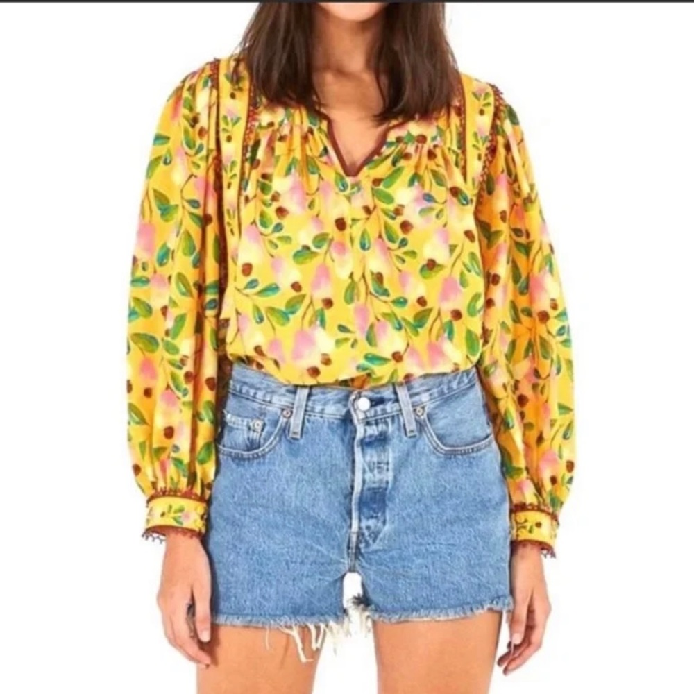 The happiest FARM RIO top size small. Free shipping!